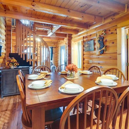Lovely Gatlinburg Cabin With Private Hot Tub! Bagian luar foto