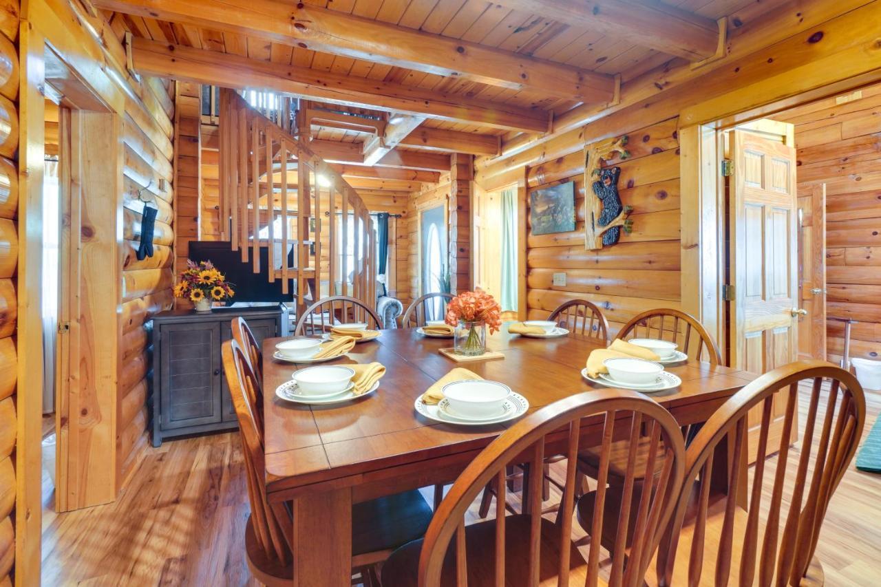 Lovely Gatlinburg Cabin With Private Hot Tub! Bagian luar foto