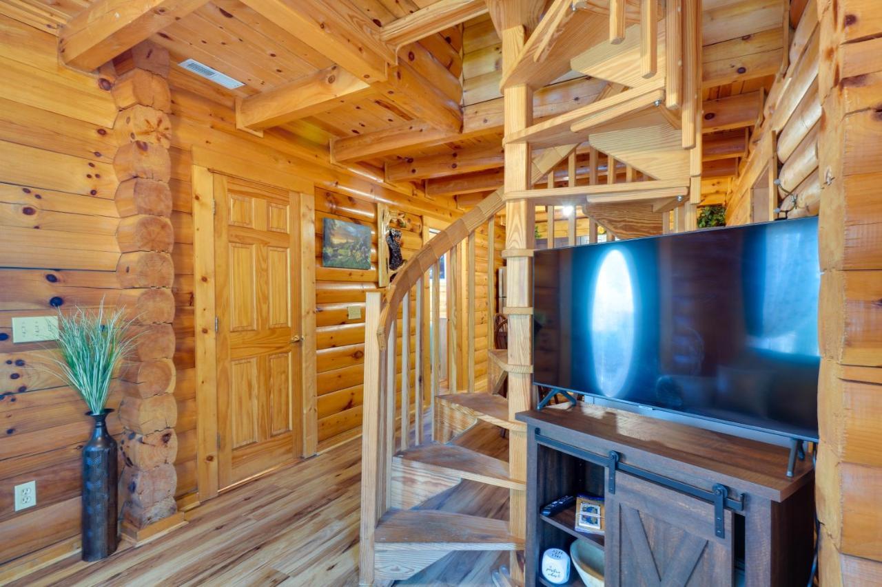 Lovely Gatlinburg Cabin With Private Hot Tub! Bagian luar foto