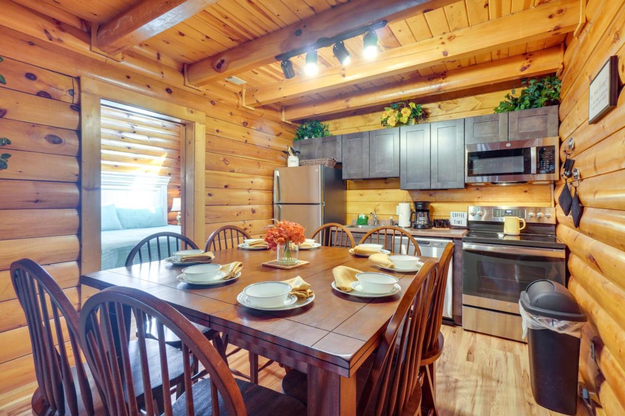 Lovely Gatlinburg Cabin With Private Hot Tub! Bagian luar foto
