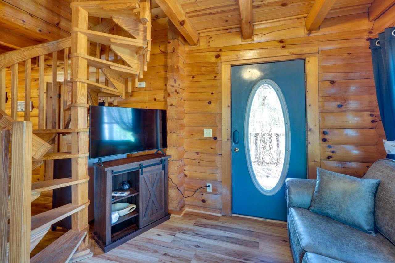 Lovely Gatlinburg Cabin With Private Hot Tub! Bagian luar foto