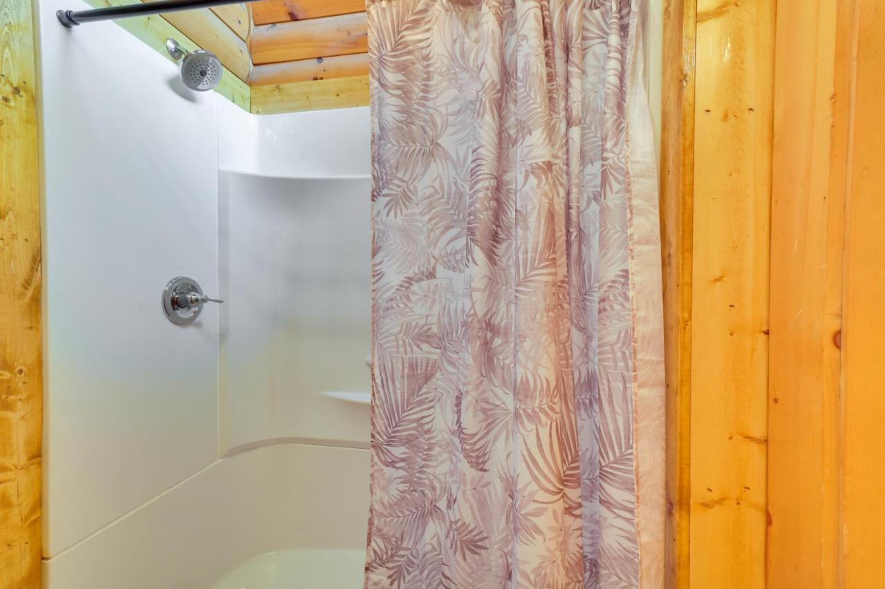 Lovely Gatlinburg Cabin With Private Hot Tub! Bagian luar foto