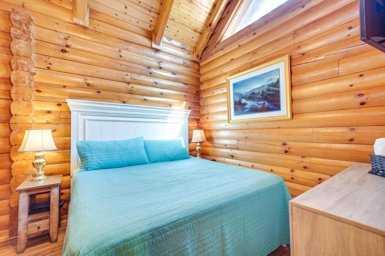 Lovely Gatlinburg Cabin With Private Hot Tub! Bagian luar foto
