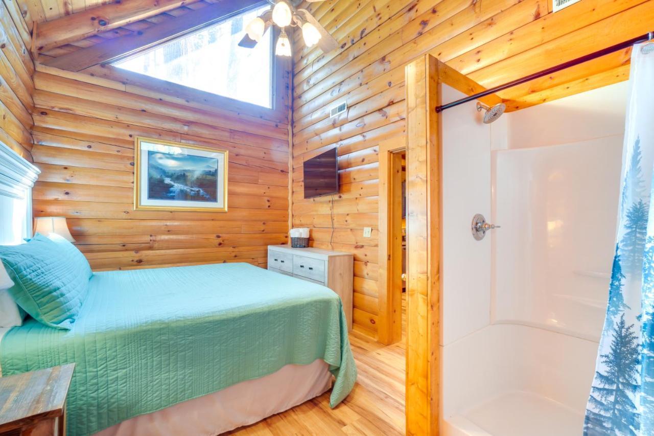 Lovely Gatlinburg Cabin With Private Hot Tub! Bagian luar foto