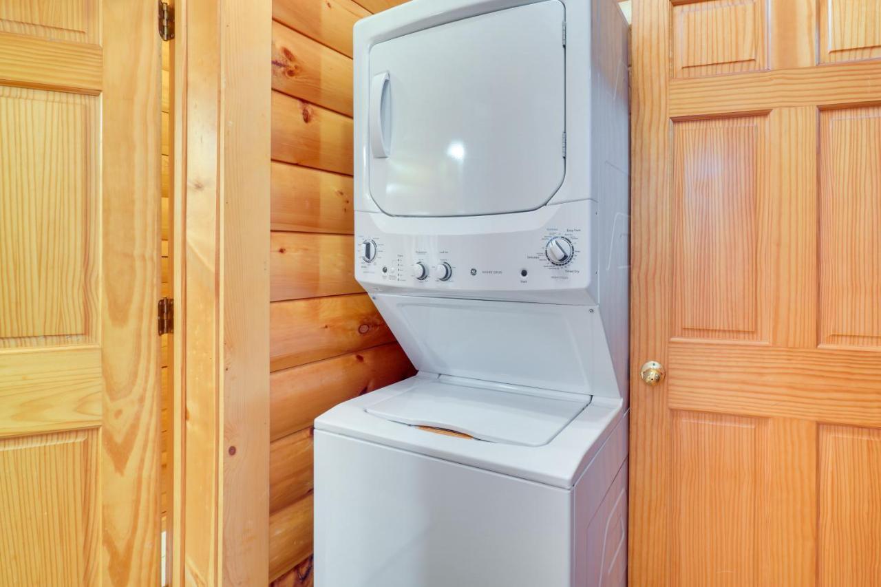 Lovely Gatlinburg Cabin With Private Hot Tub! Bagian luar foto