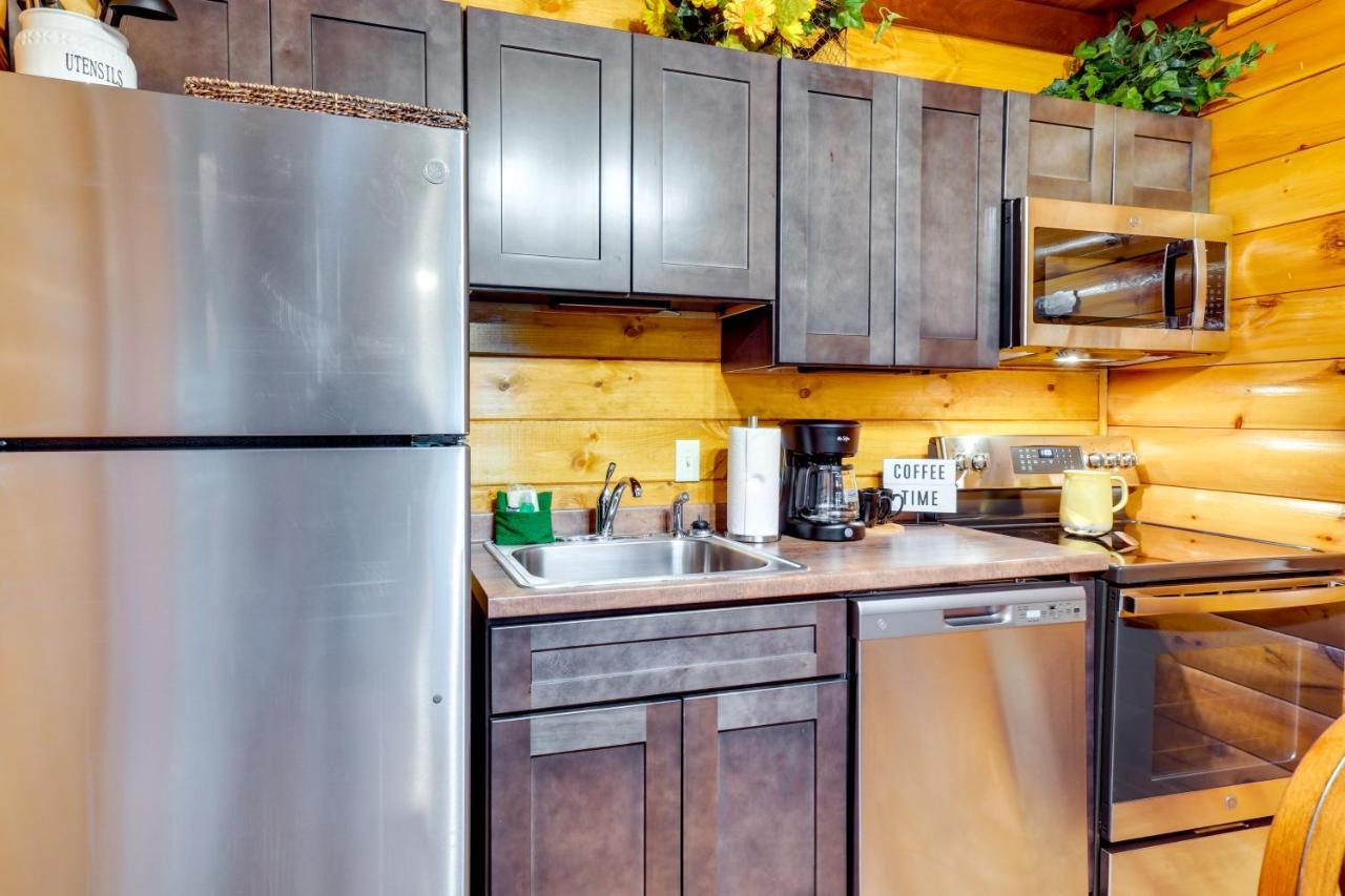 Lovely Gatlinburg Cabin With Private Hot Tub! Bagian luar foto