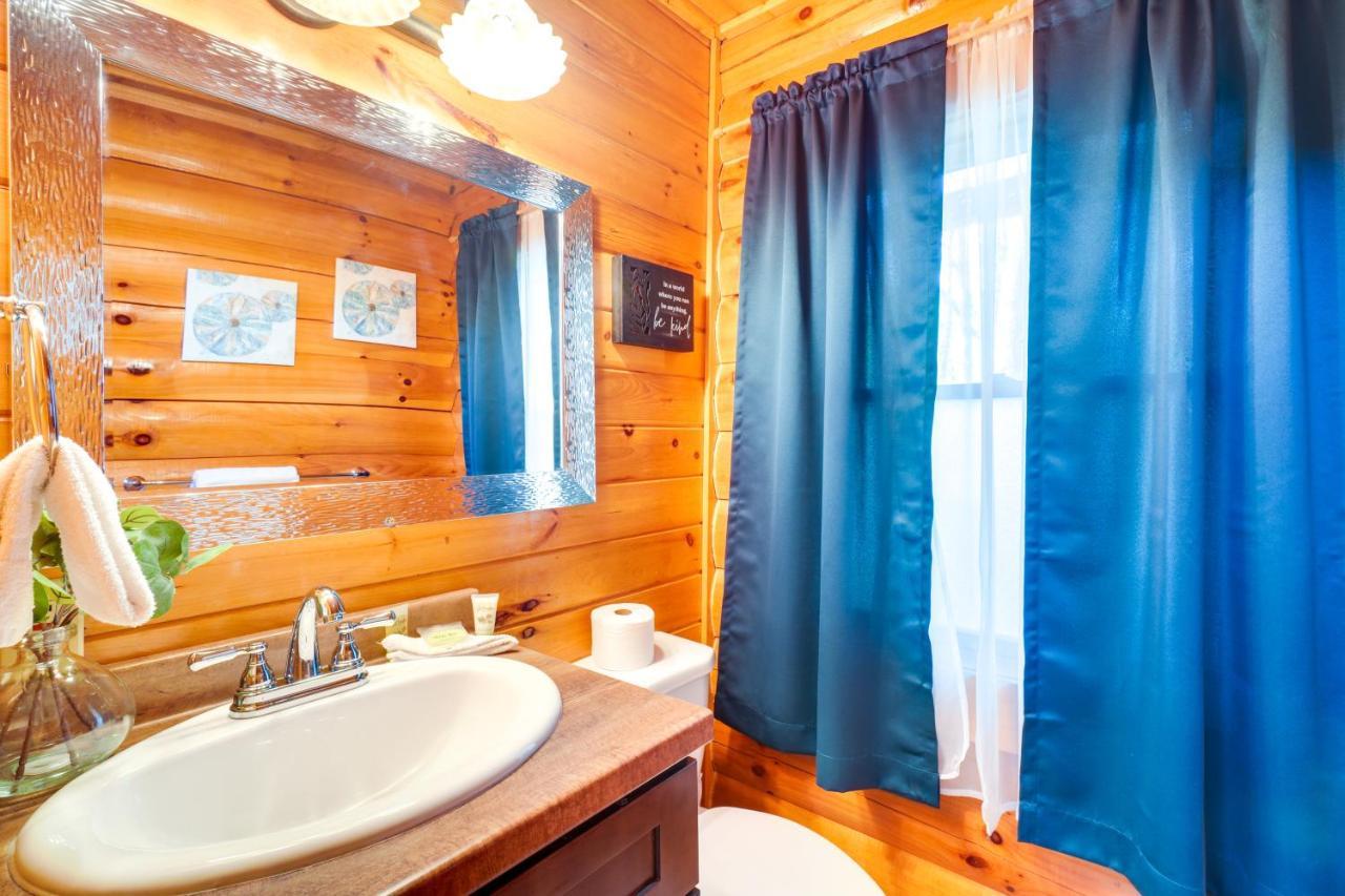 Lovely Gatlinburg Cabin With Private Hot Tub! Bagian luar foto