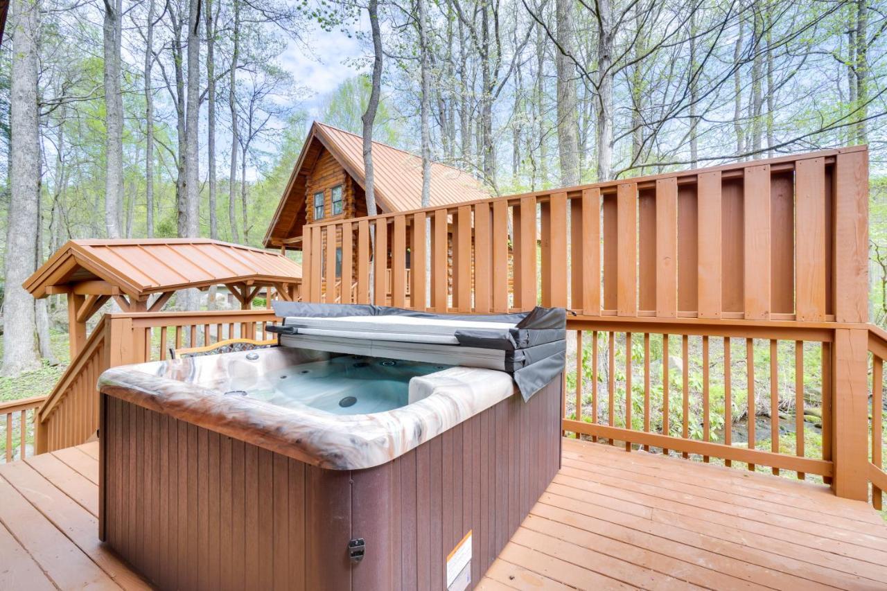 Lovely Gatlinburg Cabin With Private Hot Tub! Bagian luar foto